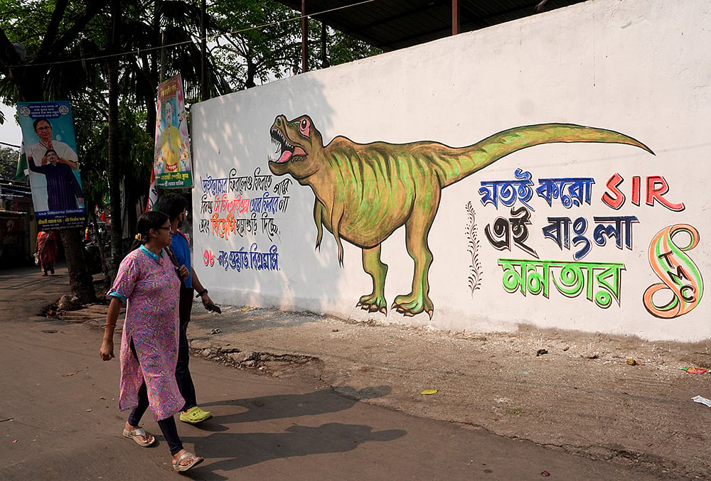 Political wall graffiti at Salt Lake  - | Photo: ​Sandipan Chatterjee/Outlook