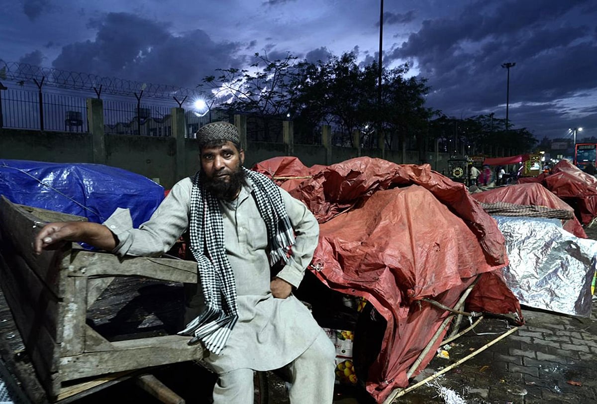 Moin, a fruit seller at Patparganj, Delhi