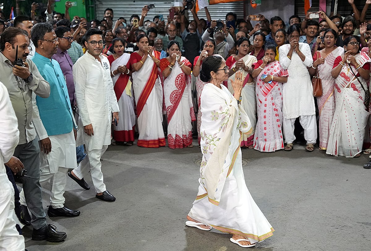 Chief Minister Mamata Banerjee during her election meeting at Bhabanipur constituency