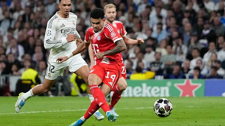 Bayern's Luis Diaz scores his side's opening goal during the Champions League quarterfinal first leg soccer match between Real Madrid and Bayern Munich in Madrid, Spain, Tuesday, April 7, 2026. - AP Photo/Bernat Armangue
