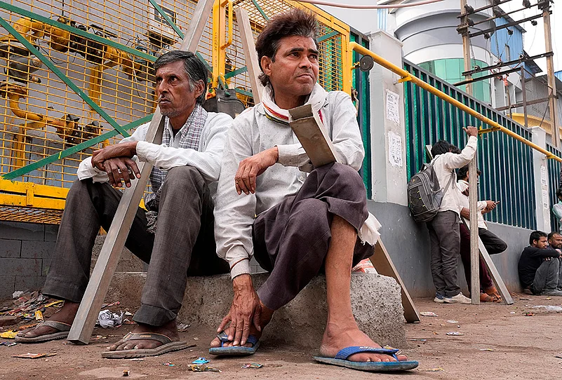 Impact of LPG shortage on daily wagers