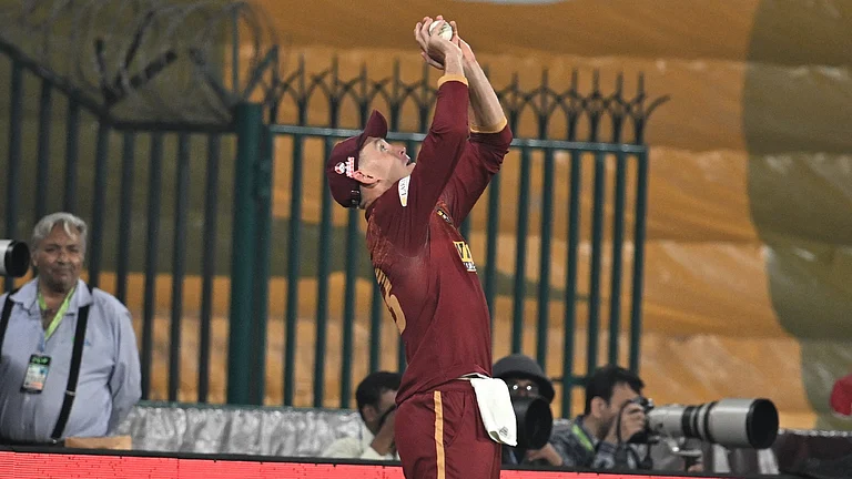 Hyderabad Kingsmen captain Marnus Labuschagne scalping a catch near boundary line during PSL 2026. - HHKingsmen/X