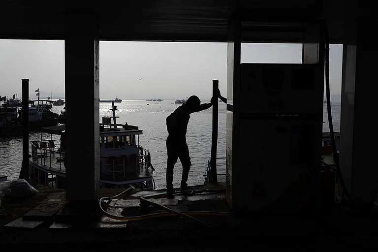 A fisherman stands next to a cooperative diesel pump that is shut due to rising bulk fuel prices at Bhaucha Dhakka in Mumbai, India. - Photo: AP/Rafiq Maqbool