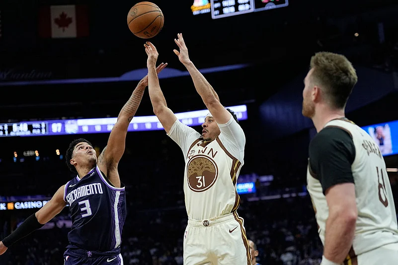 Basketball: Golden State Warriors vs Sacramento Kings