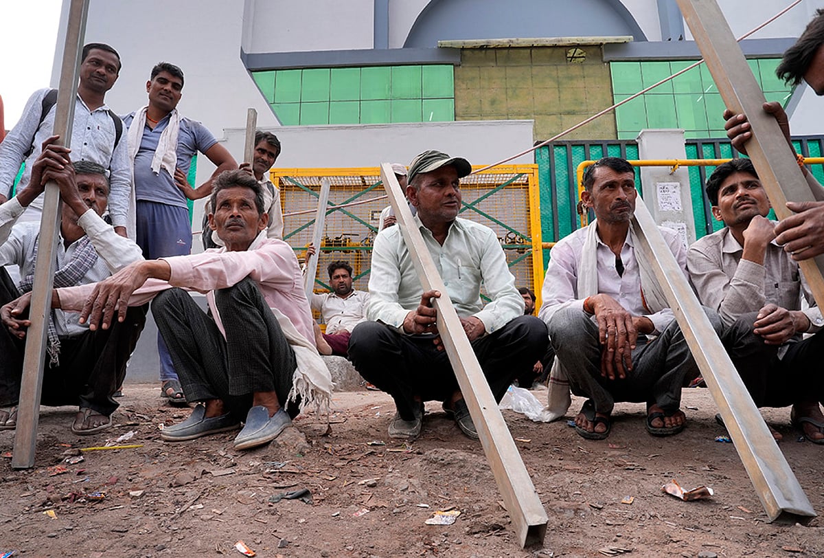 Labourers Khora Colony LPG shortage