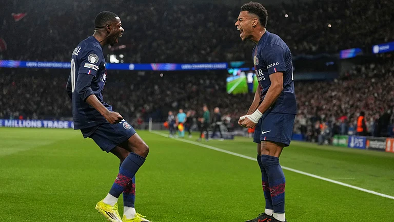 PSG's Desire Doue, right, celebrates with PSG's Ousmane Dembele after scoring the opening goal during the Champions League quarterfinal first leg soccer match between Paris Saint-Germain and Liverpool in Paris, Wednesday, April 8, 2026. - | Photo: AP/Thibault Camus