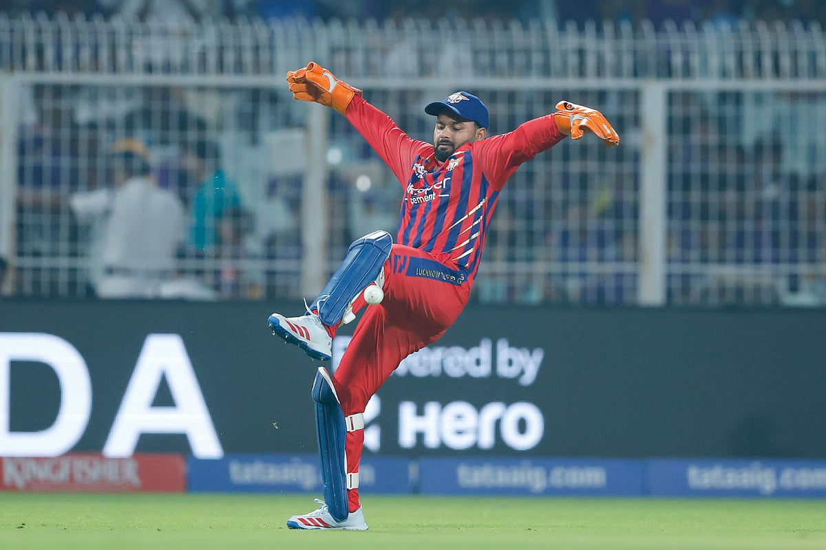 Rishabh Pant trying to juggle the ball with his feet after failing to grab it with the gloves during KKR vs LSG IPL 2026 match at Eden Gardens.