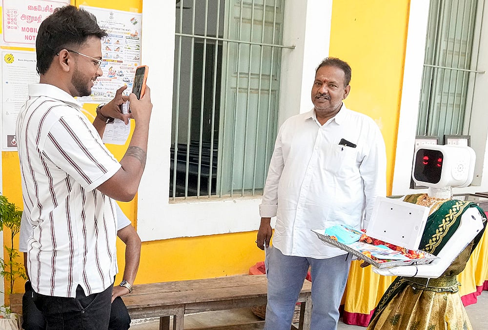 Puducherry polls: Robot at a poll booth