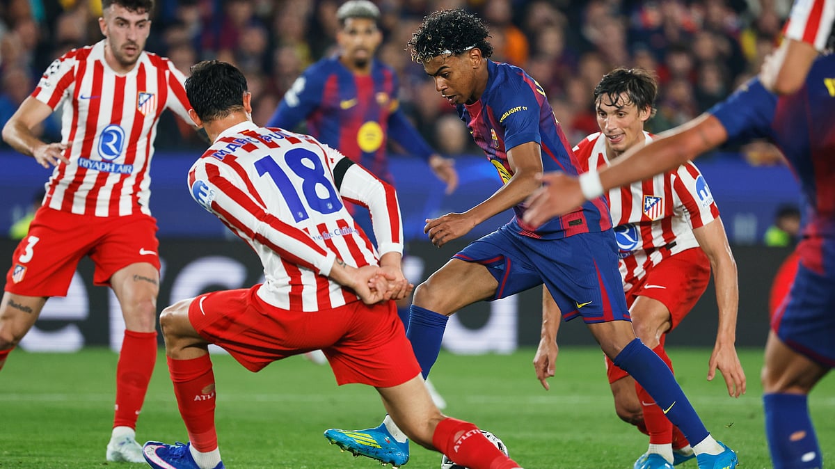 | Photo: AP/Joan Monfort : Barcelona's Lamine Yamal challenges for the ball with Atletico Madrid's Marc Pubill during the Champions League quarterfinal first leg soccer match between Barcelona and Atletico Madrid in Barcelona, Spain, Wednesday, April 8, 2026. 