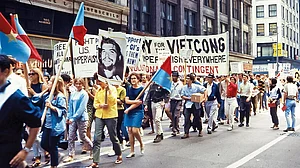 | Photo: Wikimedia Commons : Get Out of Vietnam: Anti-war March by students in Chicago as the city was preparing to host the Democratic National Convention in August, 1968