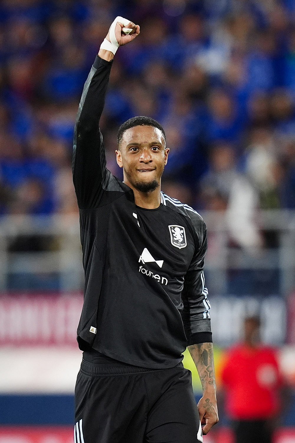 Bologna vs Aston Villa UEFA Europa League match photos-Aston Villas Ezri Konsa