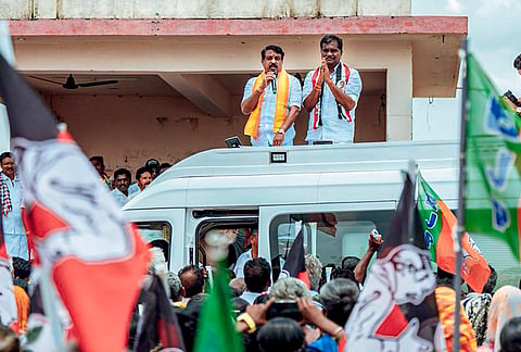 BJP leader Nainar Nagendran during a roadshow in support of the NDA candidate from Karaikudi Constituency, Therbogi V Pandi, ahead of the Tamil Nadu Assembly elections. 