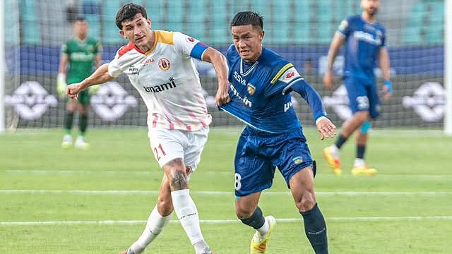 | Photo: Instagram/chennaiyinfc : East Bengal's Saul Crespo and Chennaiyin FC's Lalrinliana Hnamte tussle for the ball during their Indian Super League match on April 11, 2026.