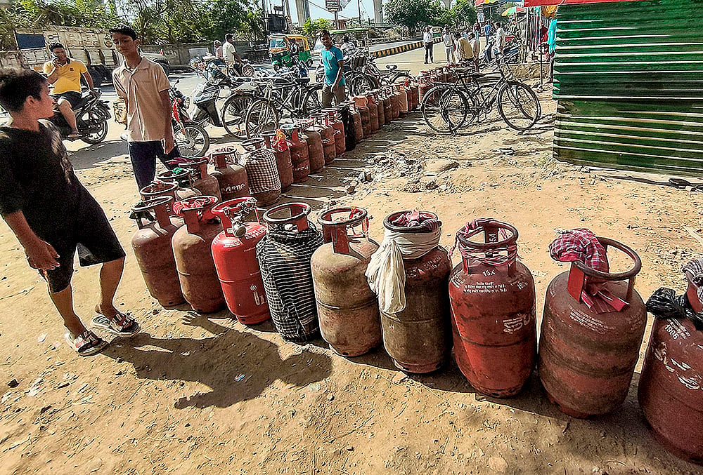 Illegal LPG Refilling Unit Busted In Chirayinkeezhu - | Photo: PTI