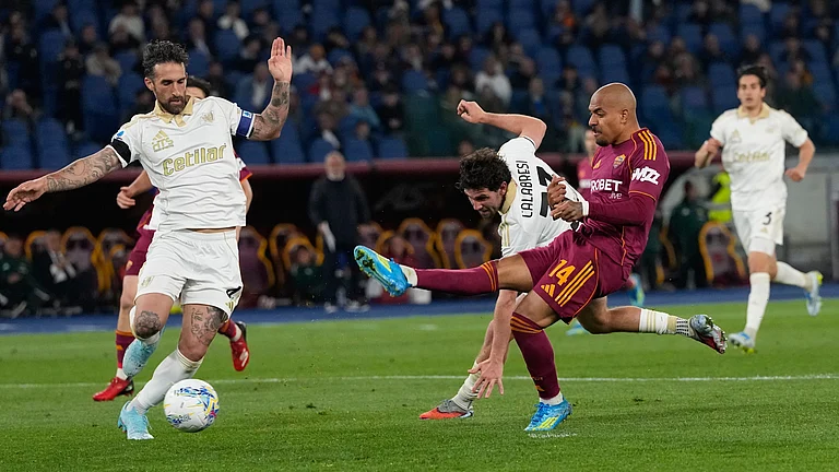 Roma's Donyell Malen scores a hat trick during a Seria A soccer match between Roma and Pisa n Rome, Italy, Friday, April 10, 2026. - | Photo: AP/Alessandra Tarantino