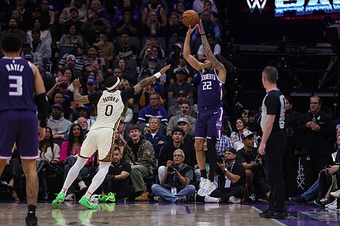 Sacramento Kings guard Devin Carter (22) makes a three point basket during the second half of an NBA basketball game against the Golden State Warriors in Sacramento, Calif.