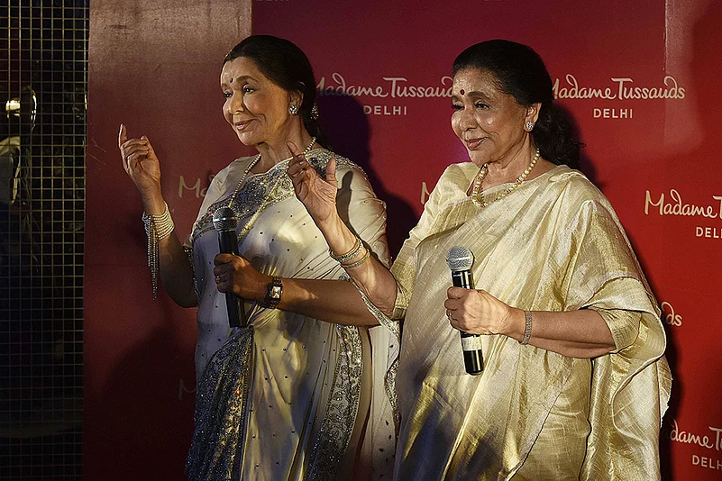 Legendary Singer Asha Bhosle Unveils Her Wax Statue