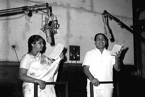 Asha Bhosle and Mohammed Rafi recording Teesri Manzil film song, 1966.