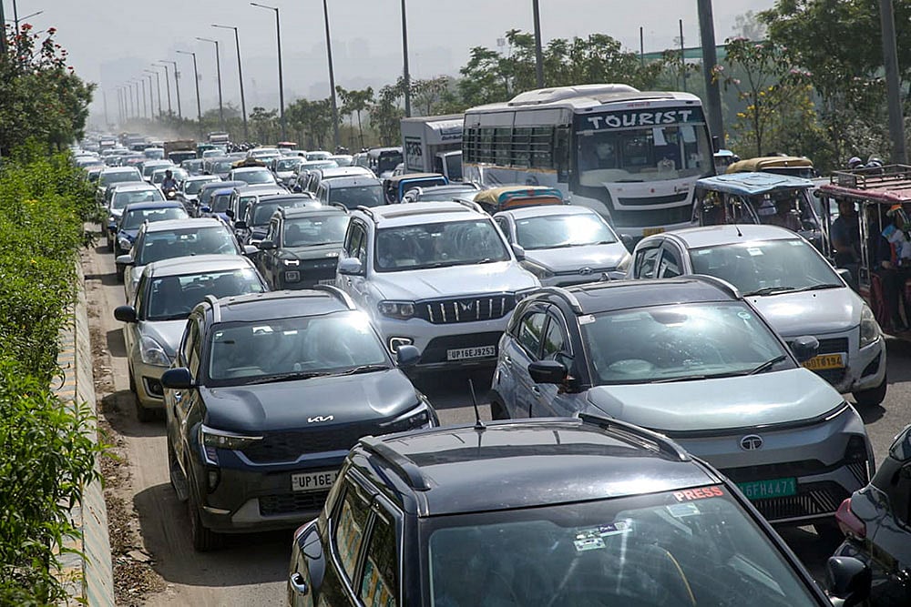 Workers protest over wage hike: Noida