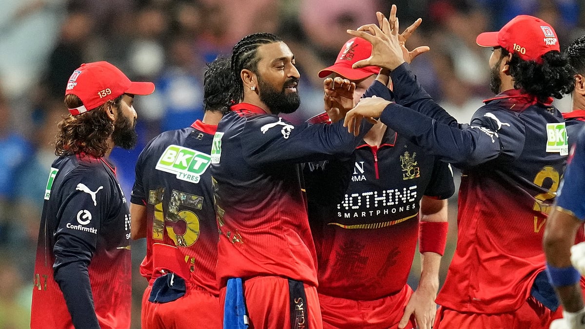 Royal Challengers Bengaluru's Krunal Pandya, centre and others celebrates the wicket of Mumbai Indians' Suryakumar Yadav during the Indian Premier League cricket match between Mumbai Indians and Royal Challengers Bengaluru, in Mumbai , India, Sunday, April 12, 2026 - (AP Photo/Rafiq Maqbool)