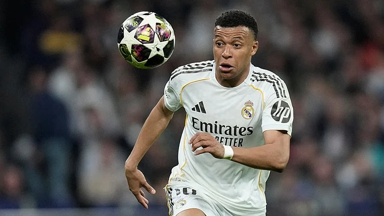 Real Madrid's Kylian Mbappe watches the ball during the Champions League quarterfinal first leg soccer match between Real Madrid and Bayern Munich in Madrid, Spain. - | Photo: AP/Bernat Armangue