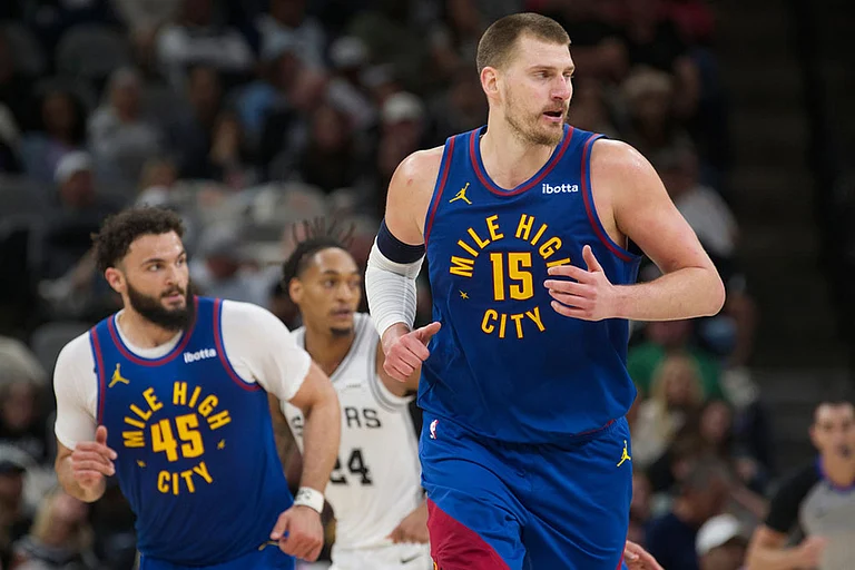 Denver Nuggets center Nikola Jokic (15) runs up court during the first half of an NBA basketball game against the San Antonio Spurs in San Antonio. - | Photo: AP/Darren Abate