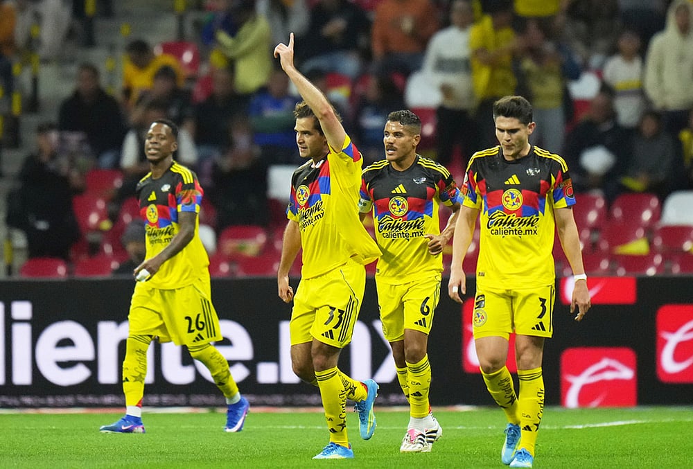 Club America vs Cruz Azul Mexican soccer league-Patricio Salas