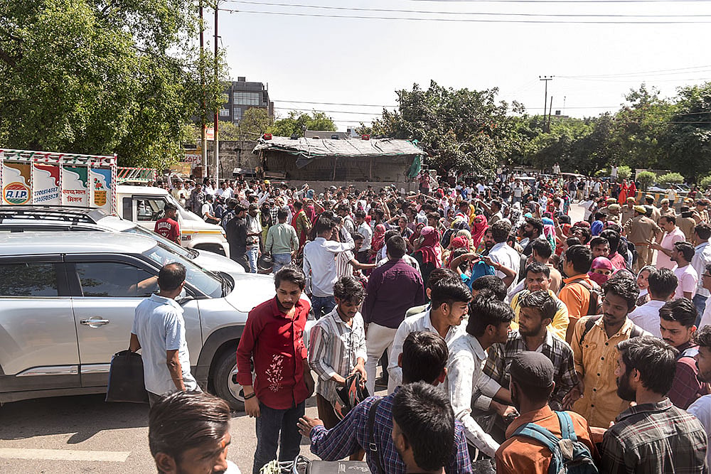 Workers protest over wage hike: Noida