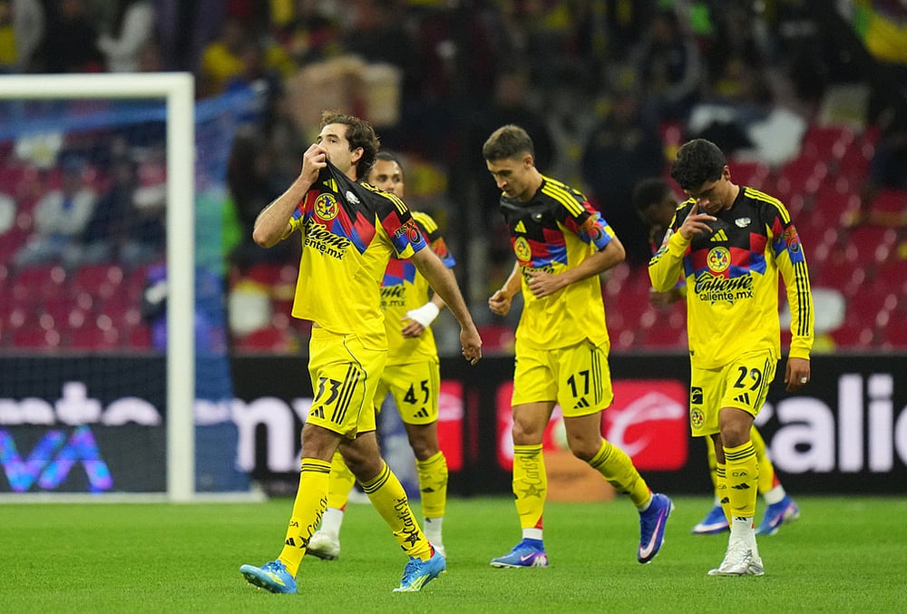Club America vs Cruz Azul Mexican soccer league-Americas Patricio Salas