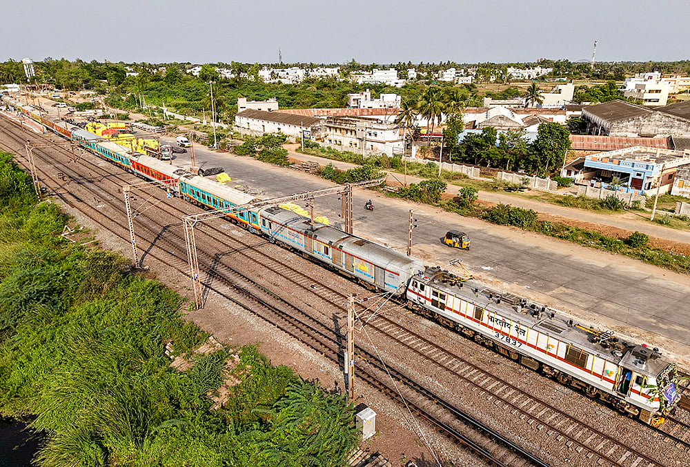 Kinjarapu inaugurates the Srikakulam Road-Tirupati Humsafar Express