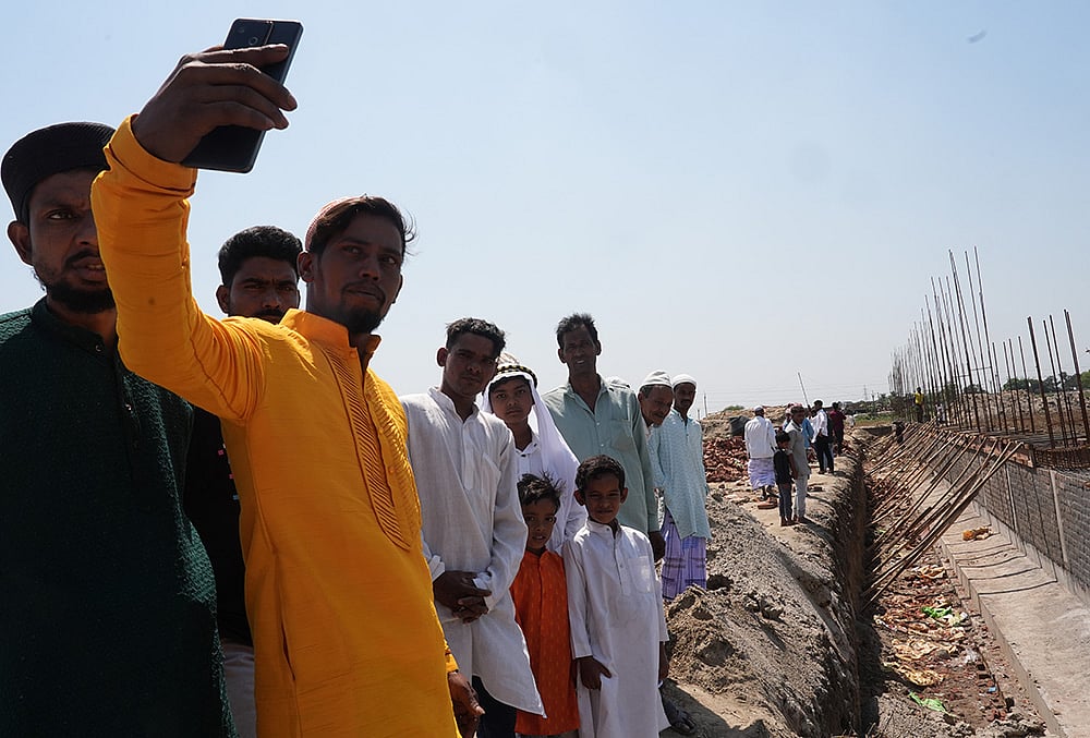 Humayun Kabir Babri Masjid photos