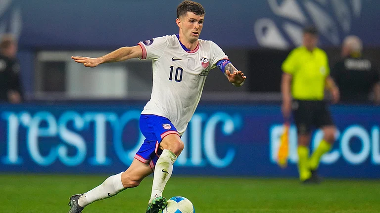 United States' Christian Pulisic dribbles during a CONCACAF Nations League championship soccer match between Mexico and the United States, Sunday, March 24, 2024, in Arlington, Texas. - | Photo: AP/Julio Cortez