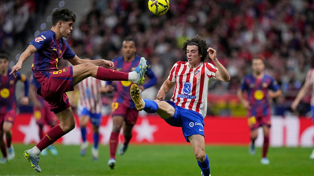 | Photo: AP/Bernat Armangue : Atletico Madrid's Javi Morcillo right vies for the ball with Barcelona's Pau Cubarsi during a La Liga soccer match between Atletico Madrid and Barcelona in Madrid, Spain, Saturday, April 4, 2026.