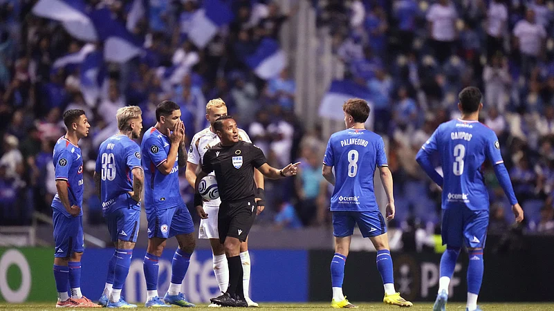 Cruz Azul Vs LAFC: Why Was The CONCACAF Champions Cup Quarter-Final Second Leg Match Stopped?