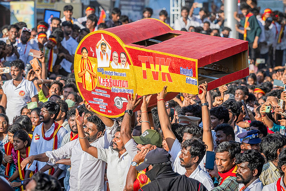 TN polls: Vijays roadshow
