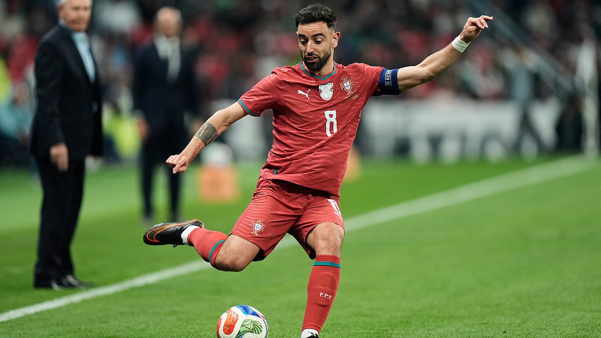 Portugal's Bruno Fernandes passes the ball during the international friendly soccer match between Mexico and Portugal in Mexico City, Saturday, March 28, 2026. - | Photo: AP/Fernando Llano