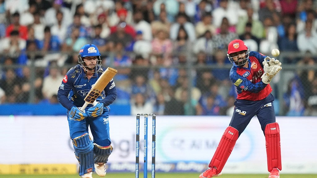 AP Photo/Rafiq Maqbool : Mumbai Indians' wicketkeeper Quinton de Kock plays a shot during the Indian Premier League cricket match between Mumbai Indians and Punjab Kings in Mumbai, India, Thursday, April 16, 2026.
