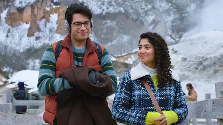 Ek Din Trailer: Junaid Khan, Sai Pallavi’s Magical Romance - YouTube