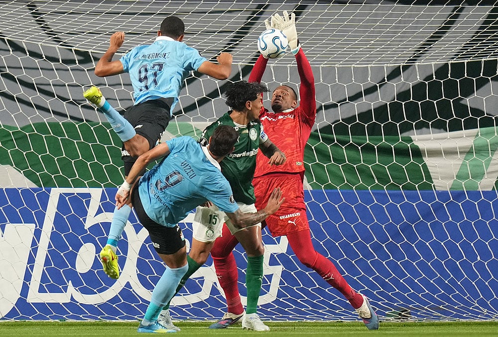 Palmeiras vs Sporting Cristal conmebol copa libertadores soccer-Goalkeeper Carlos Miguel 