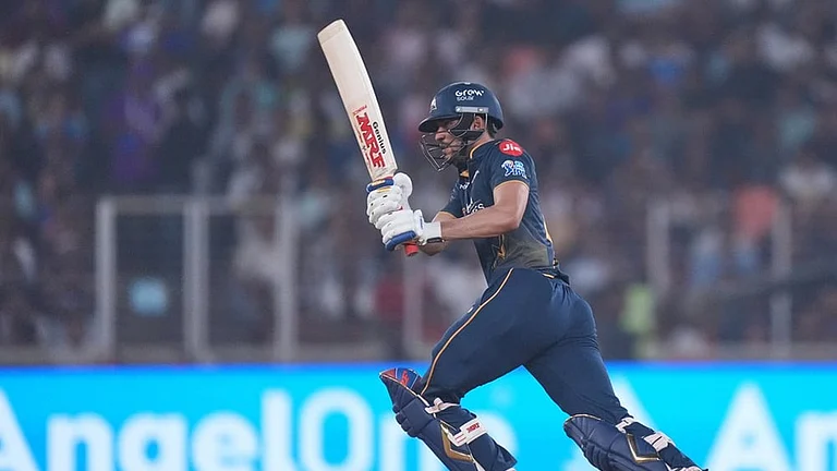 Gujarat Titans' captain Shubman Gill plays a shot during the Indian Premier League cricket match between Gujarat Titans and Kolkata Knight Riders in Ahmedabad. - | Photo: AP/Ajit Solanki