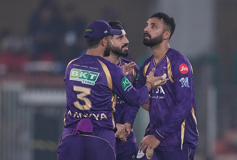 GT vs KKR IPL 2026 Match 25 T20 cricket match-Varun Chakaravarthy