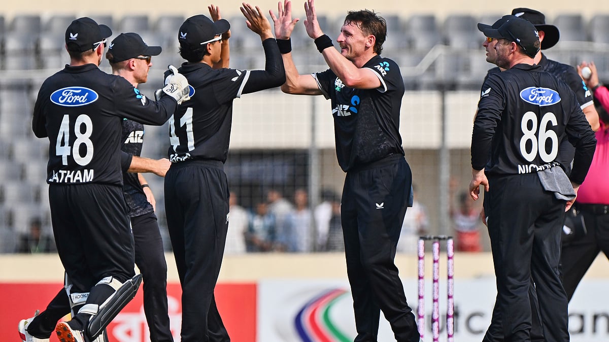 AP Photo : New Zealand's Nathan Smith, celebrates with teammates the wicket of Bangladesh's Tanzid Hasan during the first one day international cricket match between Bangladesh and New Zealand.