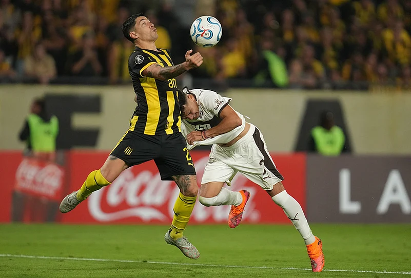 Penarol vs Platense conmebol copa libertadores soccer-Franco Escobar