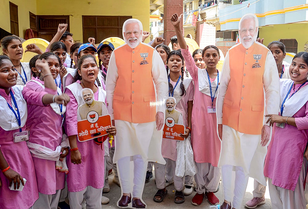 Students at Nari Shakti Vandan programme in Mirzapur