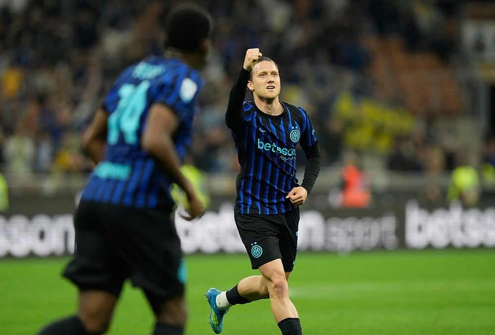 inter milan vs cagliari serie a soccer-Piotr Zielinski 
