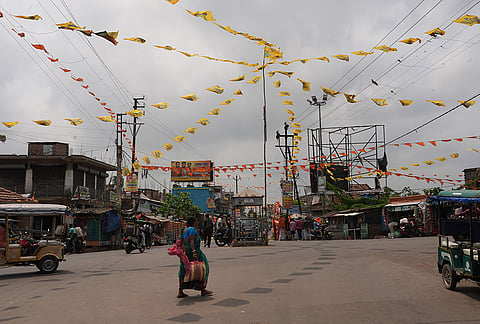 Nandigram, which goes to polls on April 23, sees a visual contrast of BJP's Jai Shree Ram and TMC's Joy Bangla flags.