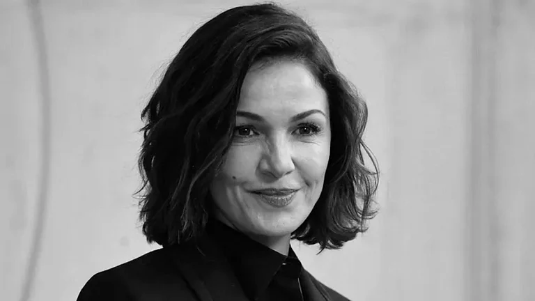 Nadia Farès passes away at 57 - IMDb
