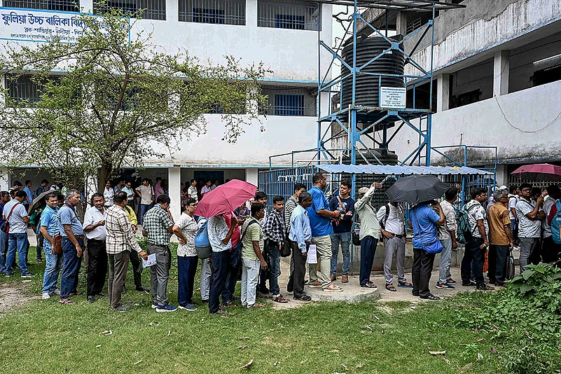 WB polls: Postal ballot voting