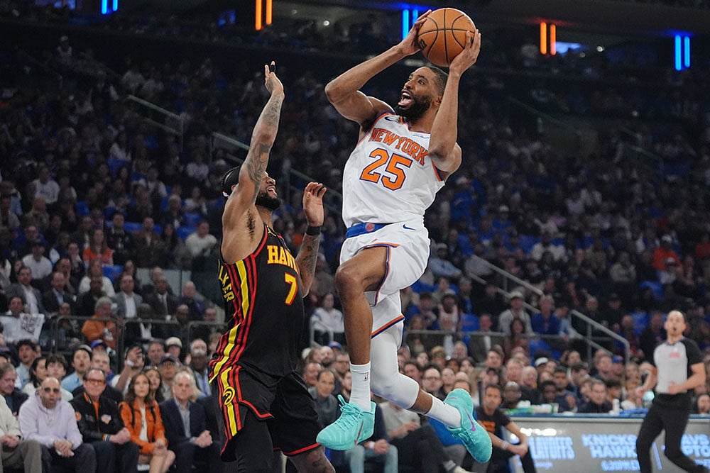 NBA Basketball Game: New York Knicks vs Atlanta Hawks