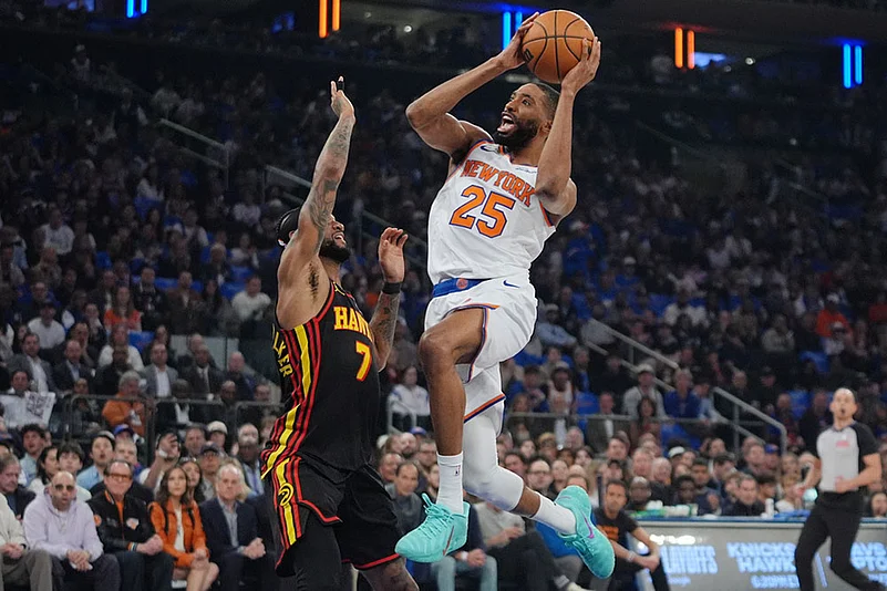 NBA Basketball Game: New York Knicks vs Atlanta Hawks